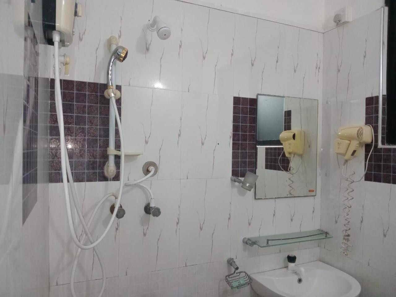 Milano Tourist Rest Hotell Anuradhapura Exteriör bild