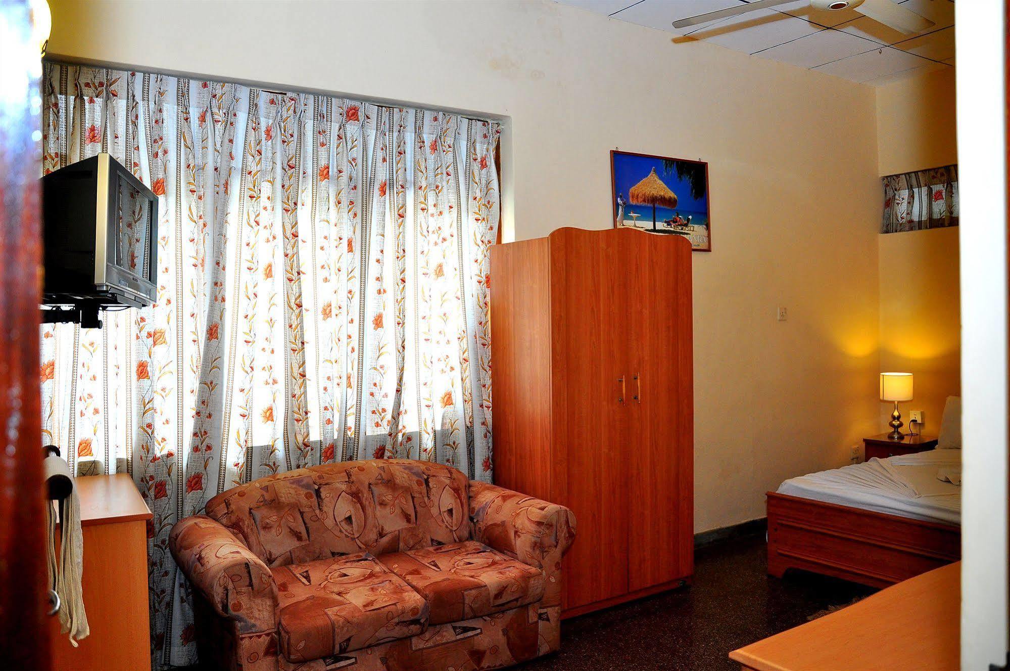 Milano Tourist Rest Hotell Anuradhapura Exteriör bild